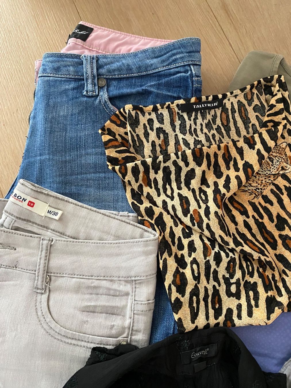 Lotti di vestiti: Kleiderpaket Damen Gr. 36 – Usato da Buhwil venduto da Lin66 3