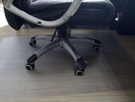 SCHUTZMATTE UNTER ZB. BÜROSTÜHLE / Grösse:100x140cm milchig