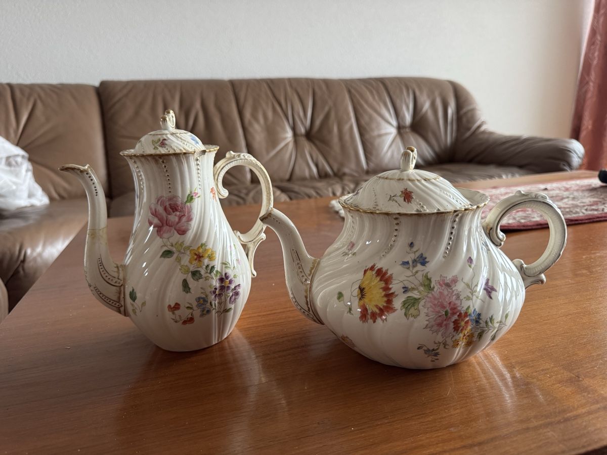 Set di piatti: Kaffee- und Teekanne, antik – Usato da Bern venduto da Moonsleeper