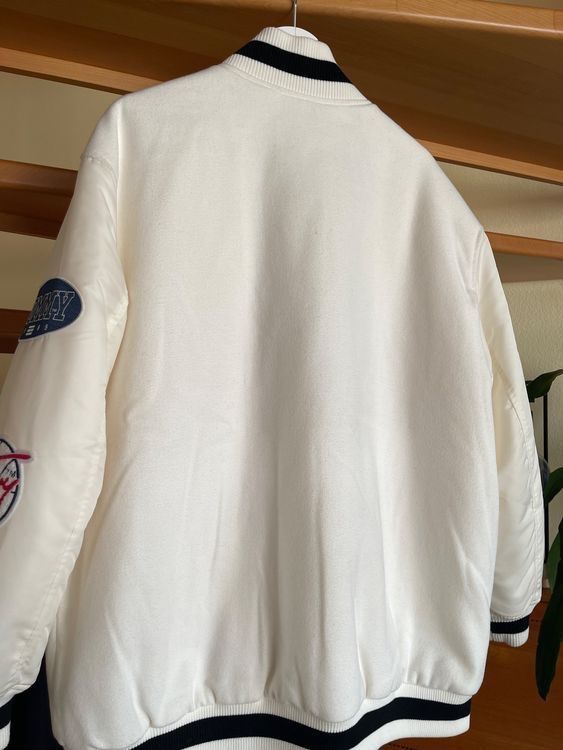 Tommy Hilfiger Giacche: TOMMY JEANS BLOUSON BOMBERJACKE – Nuovo (secondo la descrizione) da Zürich venduto da STYLEHAUS 7