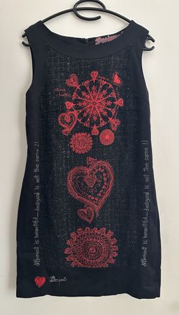 Schönes Desigual Kleid, Grösse 40, Schwarz mit Roten Details
