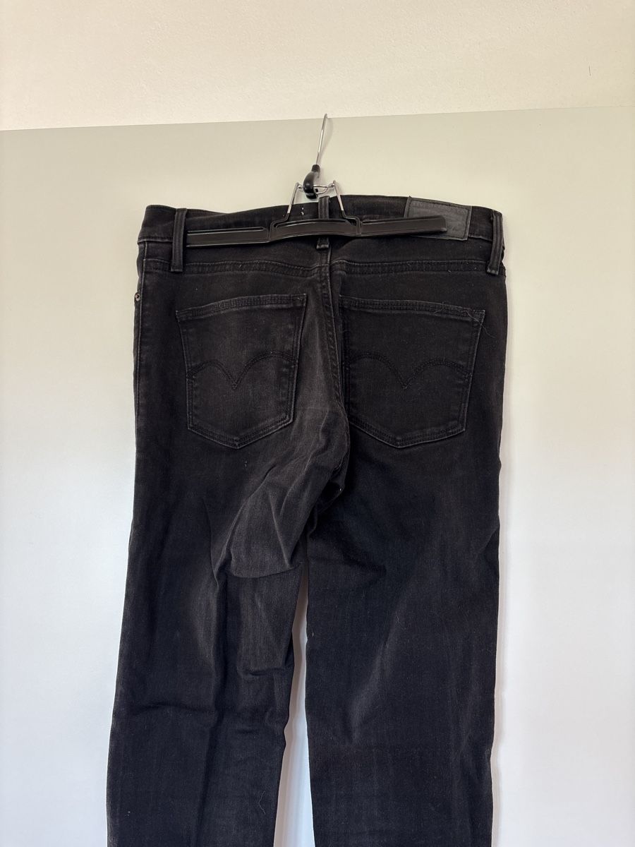 Levi's Jeans: Black Denim levis jeans – Usato da Oberhasli venduto da ani_97f7 1