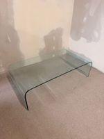 Minimalistischer Mid Century Glastisch, gebogener Glasplatte