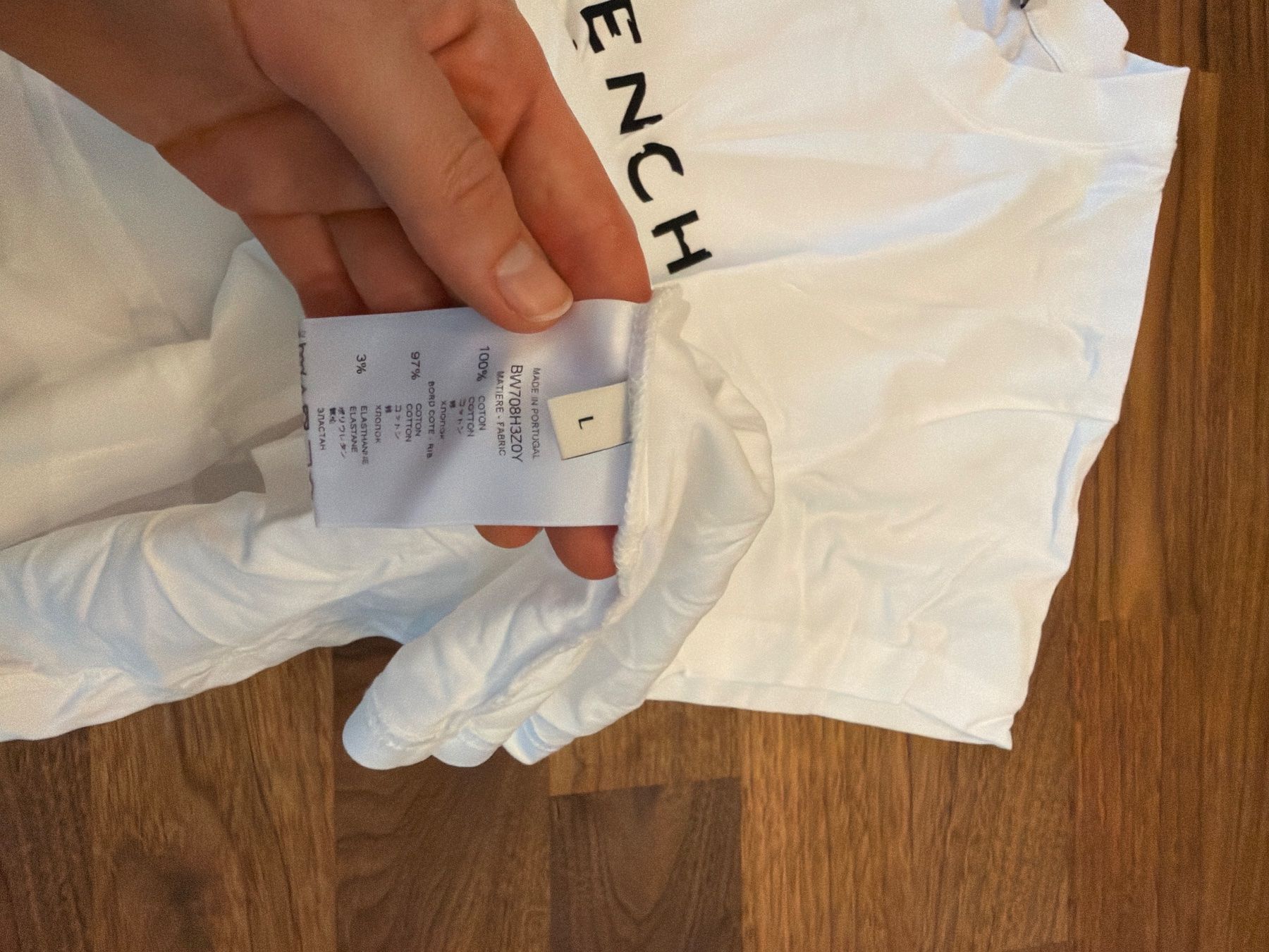 Givenchy T-shirt: Weisses T-Shirt in Grösse L von Givenchy – Nuovo (secondo la descrizione) da Hettlingen venduto da blu_tb6z 2