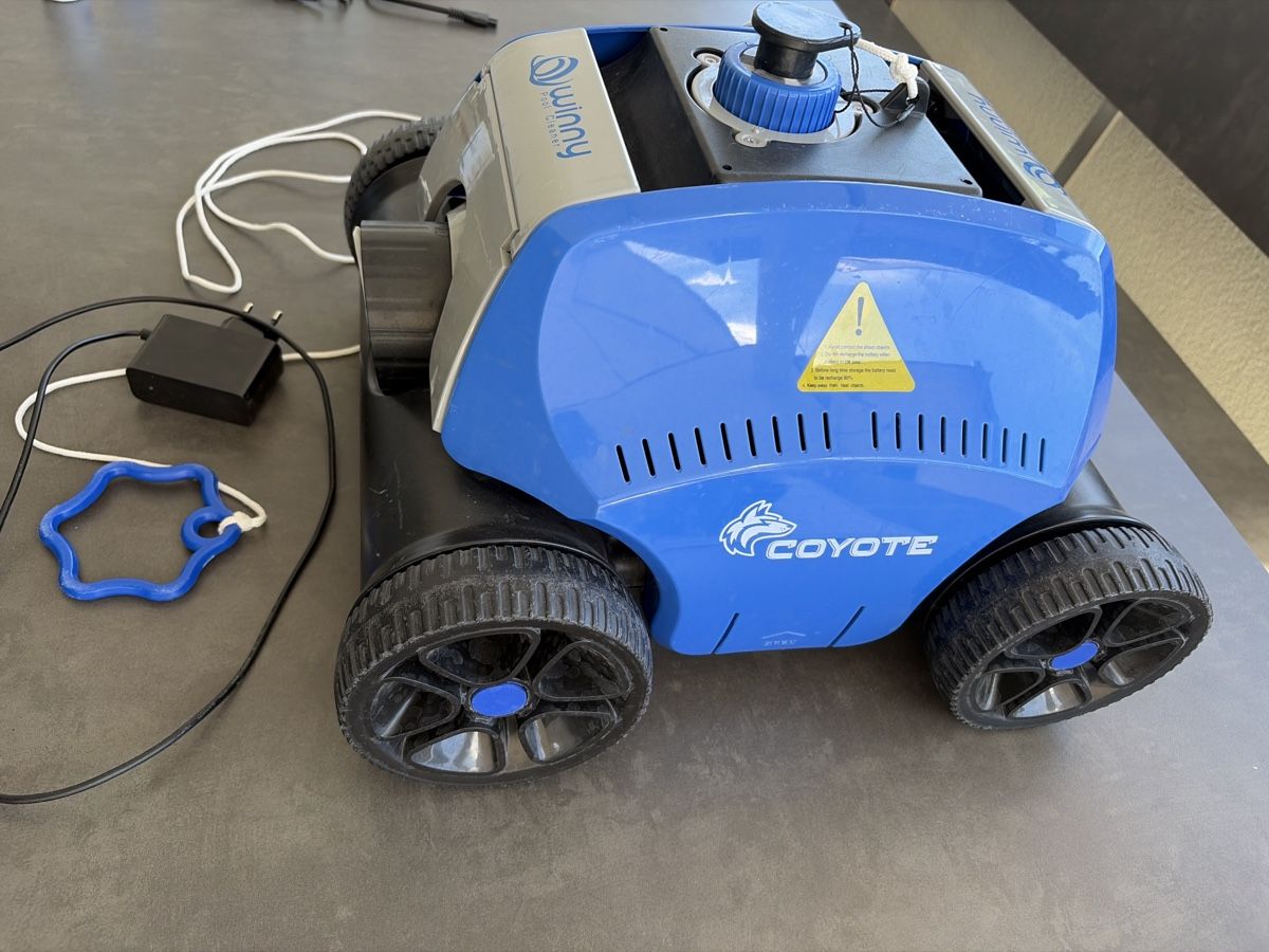 Schwimmbad-Zubehör: Poolroboter Poolsauger Winny Pool Cleaner – Gebraucht aus Villmergen von Bullenberg 1