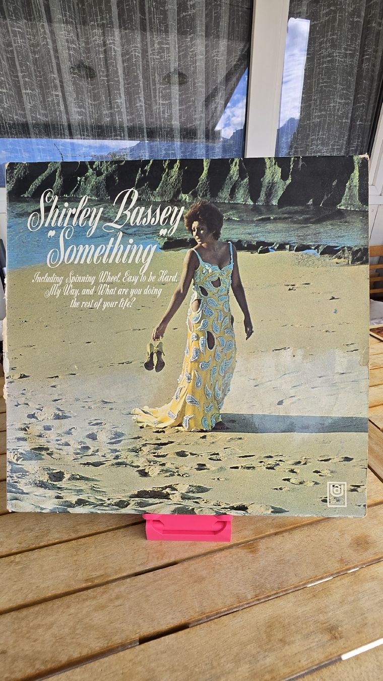 Schallplatten: Shirley Bassey – Something (Vinyl-LP) – Gebraucht aus Thun von Your_obsession