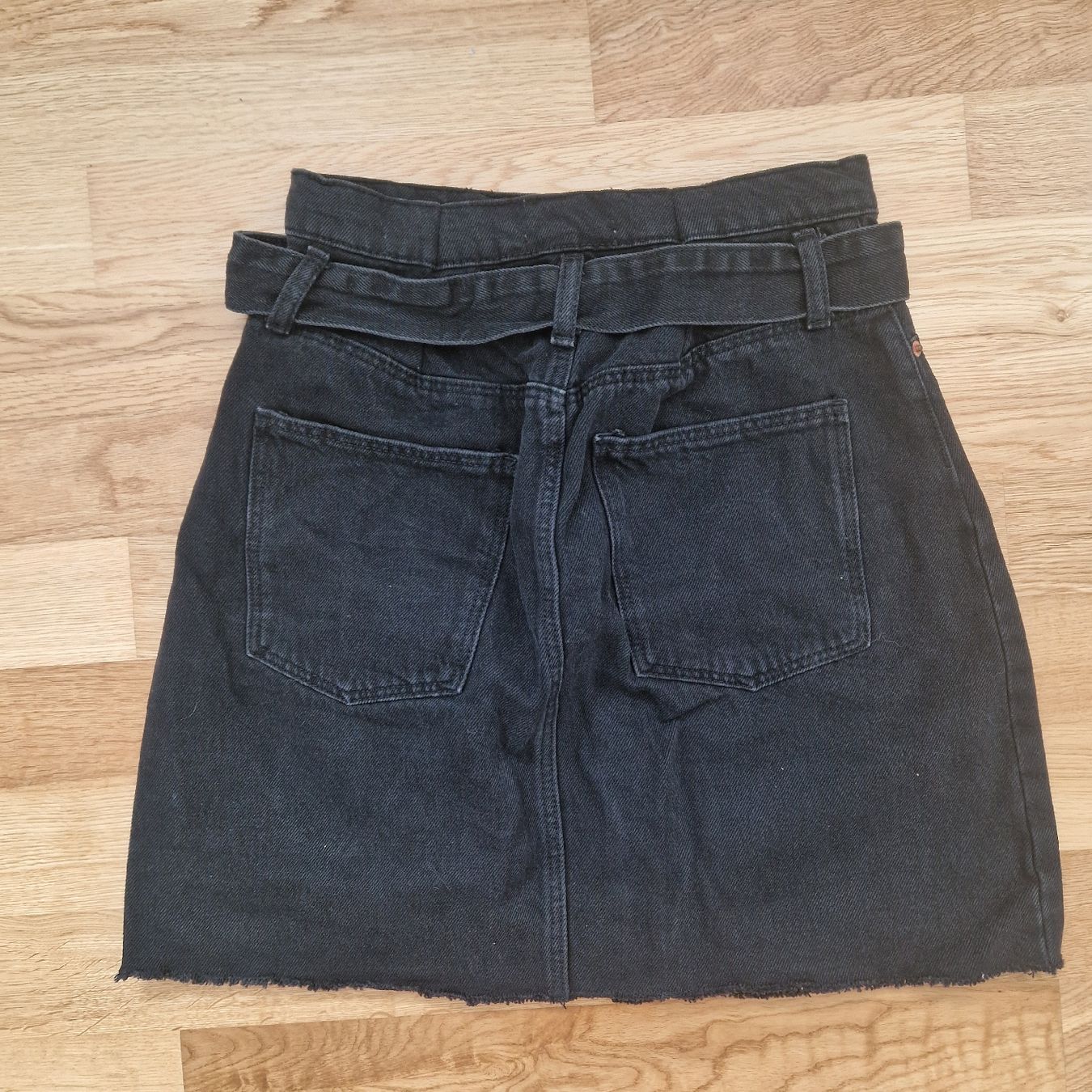 H&M Gonne: Jeansrock schwarz mit Gürtel Gr. 36 – Usato da Frenkendorf venduto da gca_d2qp 2