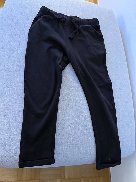 Pantaloni: Joggpants Schwarz H&M Gr. 110 – Usato da Küsnacht ZH venduto da Leen