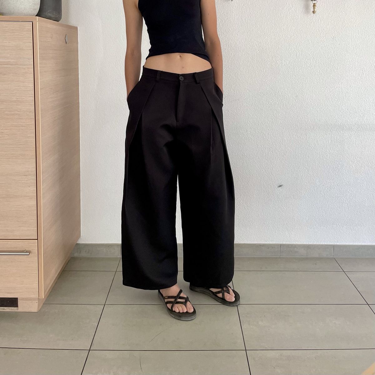 Pantalons: Weite schwarze Hose – Neuf (Voir description) à Zermatt par lareee