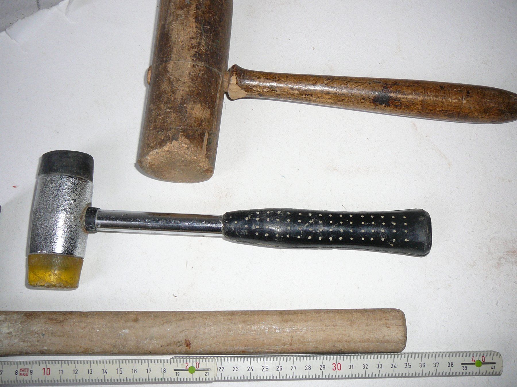 Tutti gli attrezzi: Hammer-Set: Gummihammer, Holzhammer & Gipser Spitzhammer – Usato da Horgen venduto da Luftschutz 1