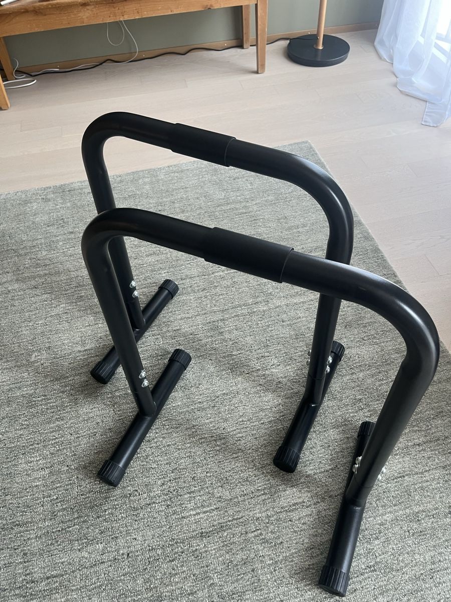 Vélos d'appartement: Parallettes / Dip-Barren schwarz – D'occasion à Winterthur par man2037
