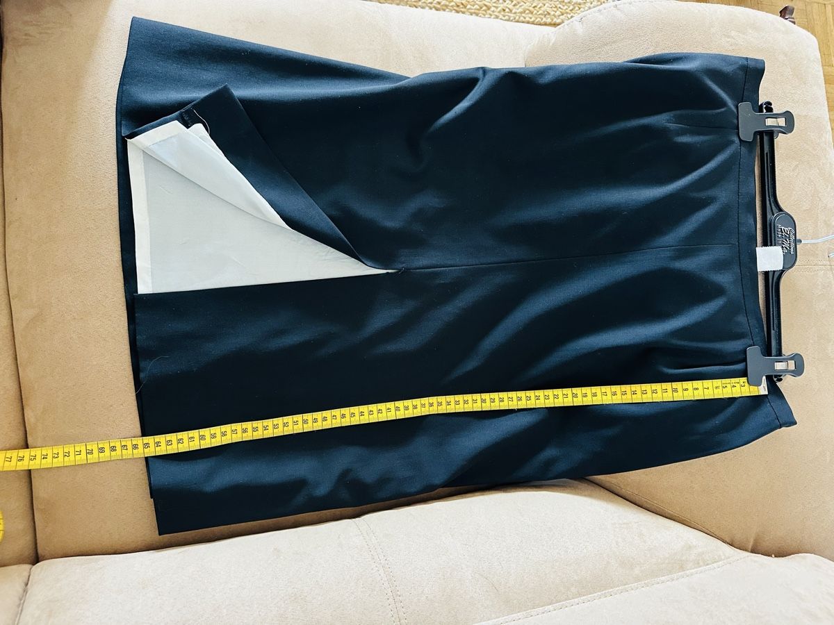 Lotti di vestiti: Tailleur Gianfranco Ferré nero taglia 42 EU – Usato da Cureglia venduto da myr_9v25 4