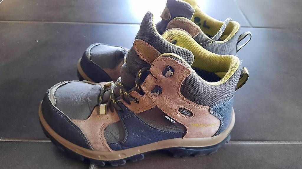 Scarpe per ragazzi: chaussures de marche enfant taille 34 – Usato da Bouveret venduto da familylocher