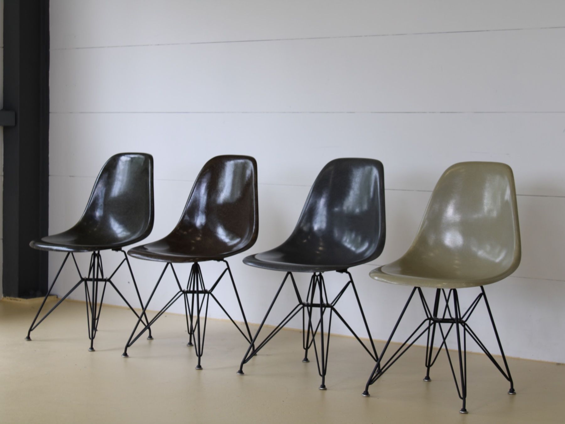 Herman Miller Sedie: Eames Fiberglas Stühle, Hermann Miller – Usato da Meinisberg venduto da atelier_TILIJA 6