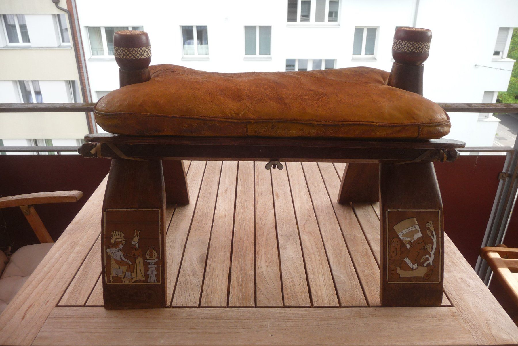 Hocker: Kamelsattel Hocker – Gebraucht aus Zürich von Edje