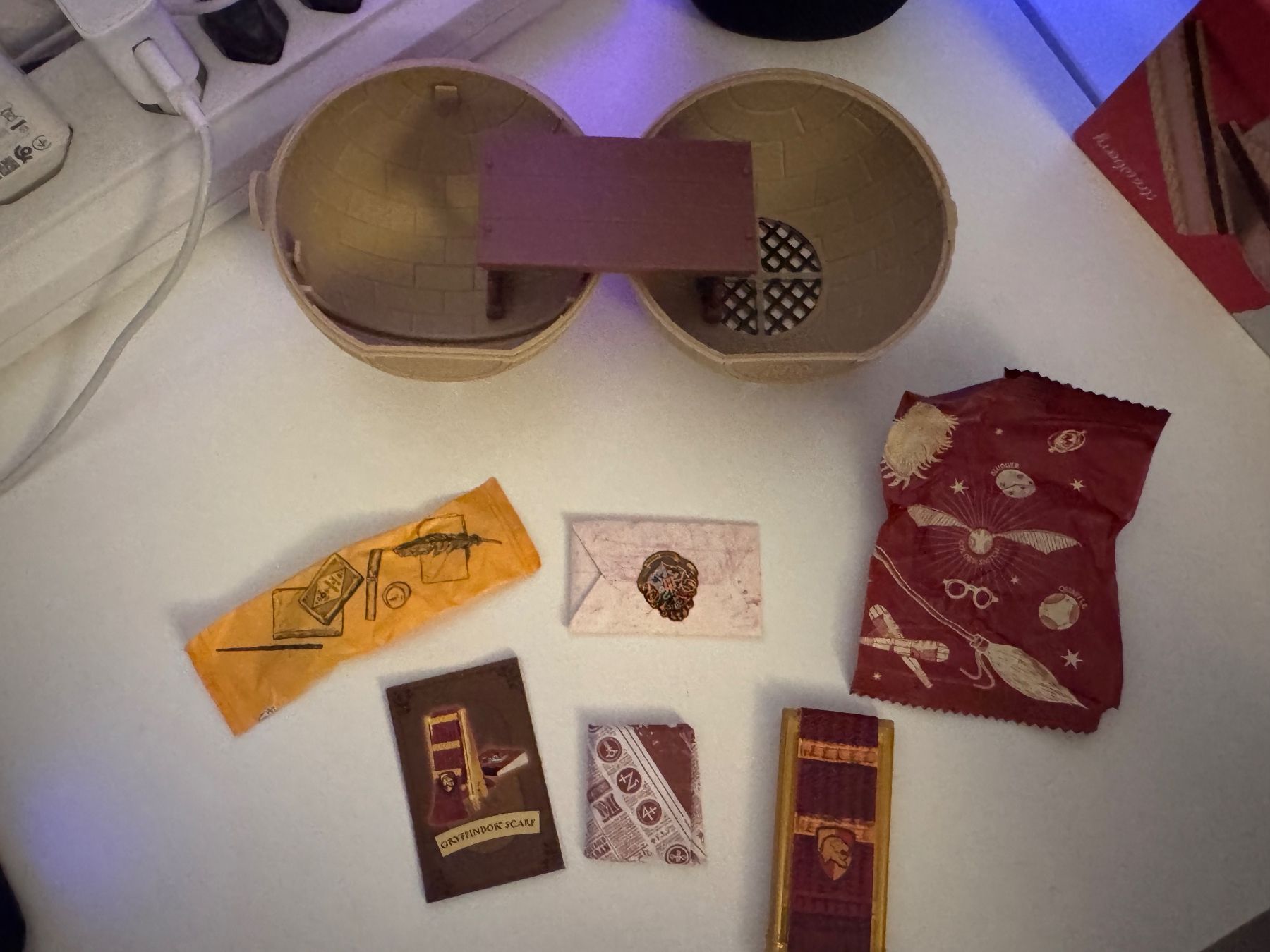 Giocattoli: Harry Potter Mini Verse Back to Hogwarts - gryffindor Schal – Nuovo (secondo la descrizione) da Hölstein venduto da Felix04