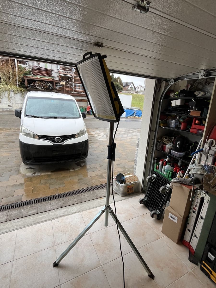 Lampade: Scheinwerfer mit Stativ und Steckdosen – Nuovo (secondo la descrizione) da Neerach venduto da fuz_8d7l 5