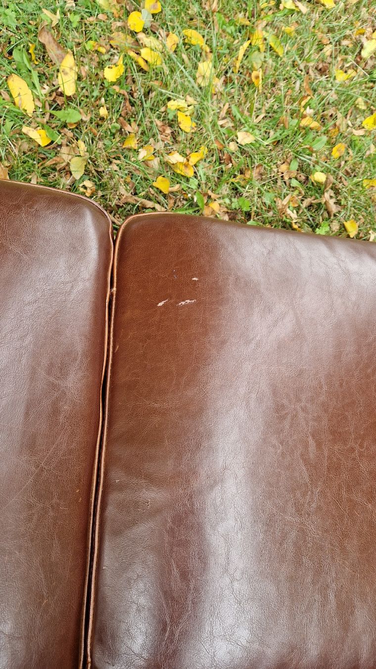 Chesterfield Sofas: Chesterfield Sofa. Leder – Gebraucht aus Schötz von dasso1163 1