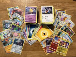 Englische Pokemon Karten aus dem Jahr 2022 und 2023