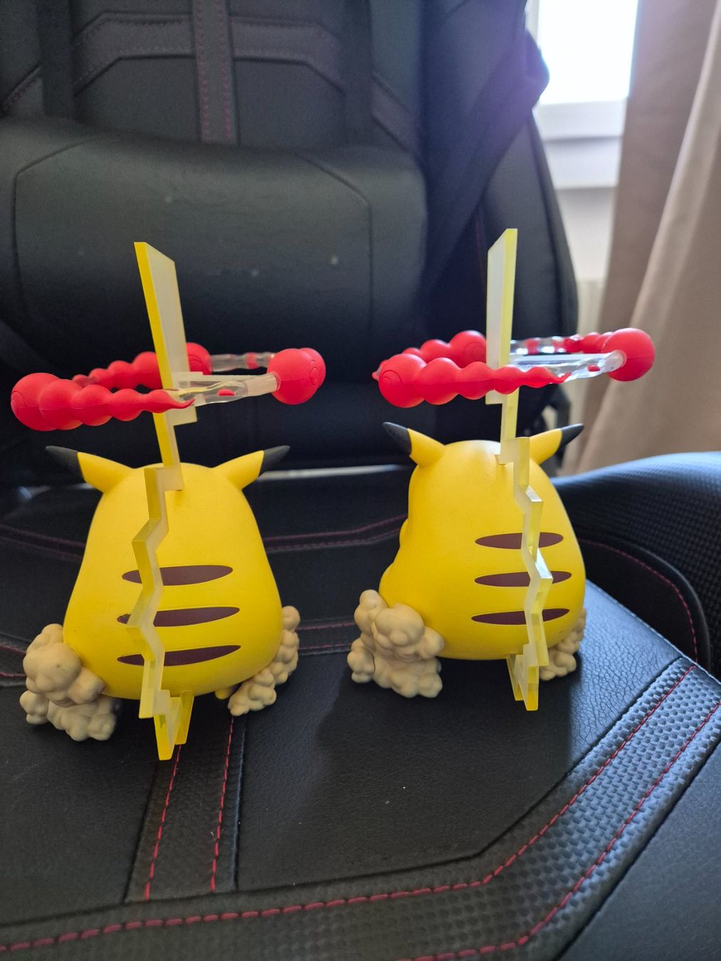 Pokémon Figuren: 2x Pokemon Celebrations - Pikachu VMax Figur – Neu (gemäss Beschreibung) aus Oberdorf BL von RaDeluxe7 1