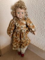 Puppe mit Sonnenblumenkleid  guter Zustand