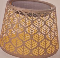 Dekorative Lampe mit Blattmuster - Warmes Licht für Herbst