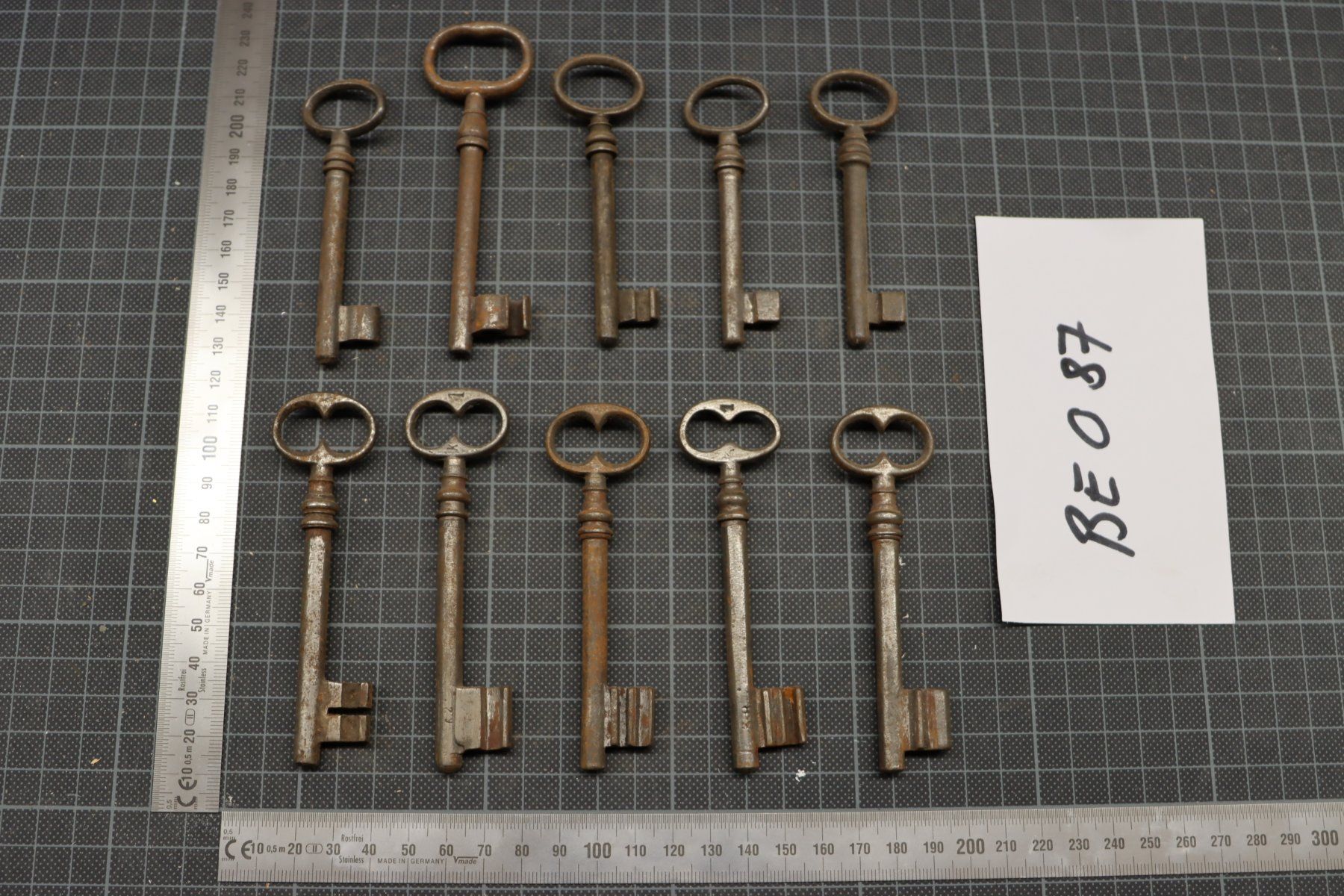 Chiavi: Lot mit 10 antiken Schlüsseln – Usato da Emmetten venduto da Super008