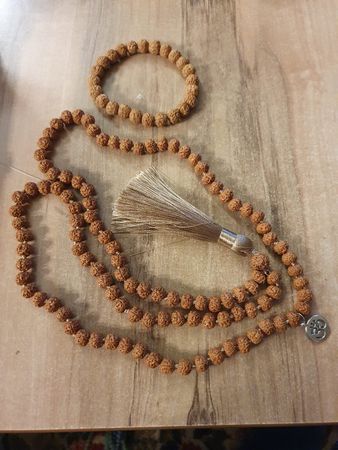 Set 108 Mala Rudraksha Perlen geknotete Halskette+Armband