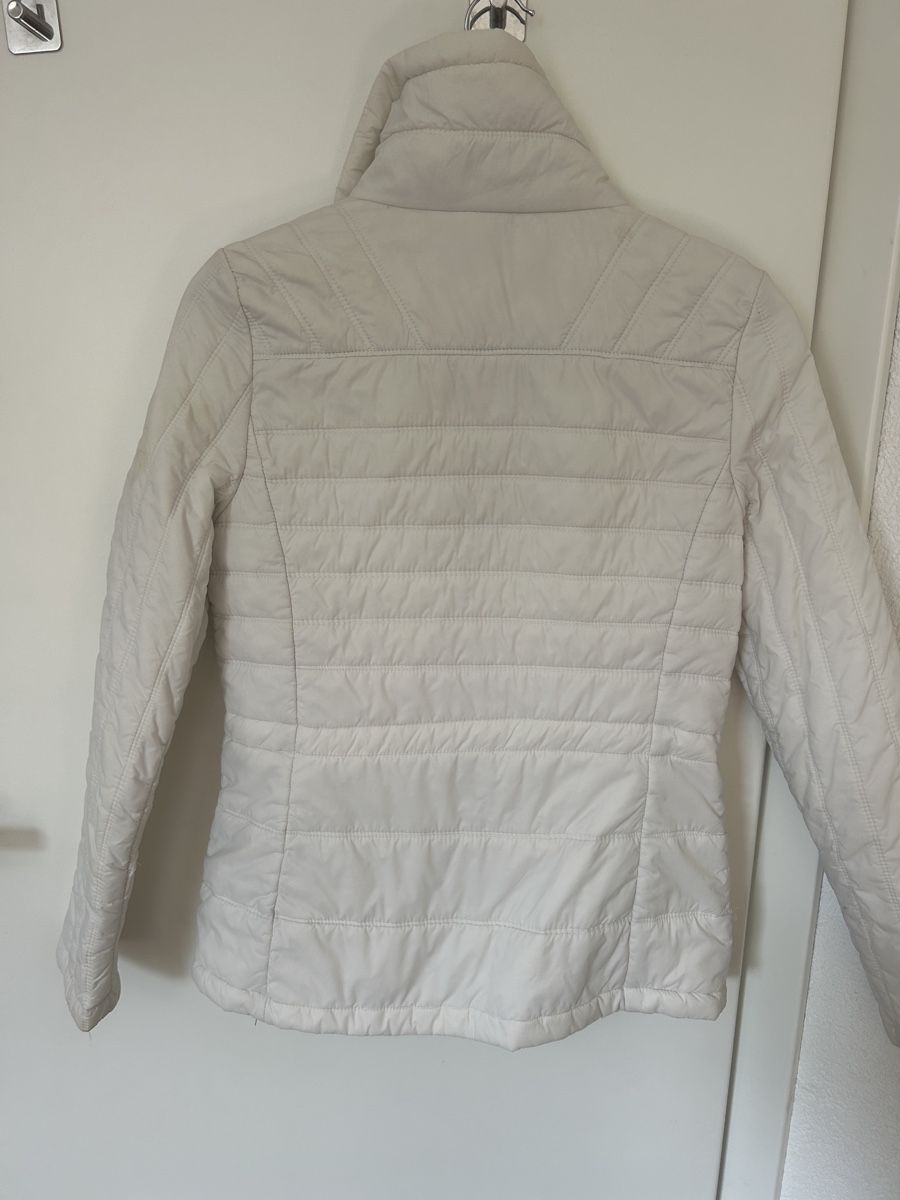 Guess Giacche: Guess White light Padded Jacket - Ladies Size S – Usato da Marin-Epagnier venduto da Kty_1907 4