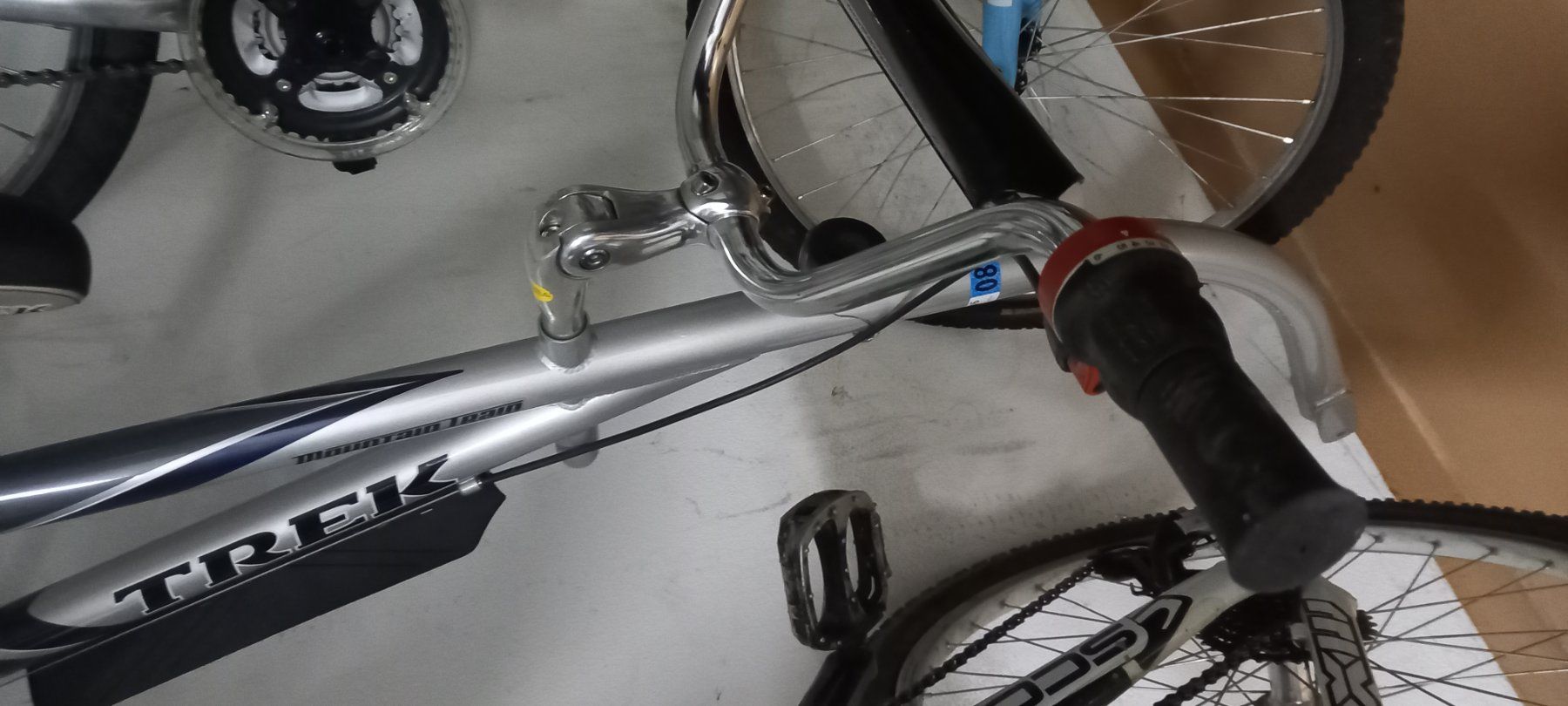 Velos: Vélo remorque pour enfant, se fixe à un vélo adulte – Gebraucht aus Meyrin von mbe_zs9p 1