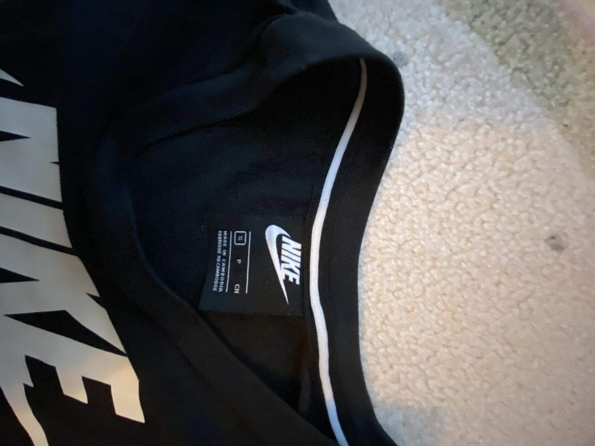 Nike T-shirt: T-Shirt Nike schwarz Grösse S  – Usato da Merlischachen venduto da aly_9ncj 1
