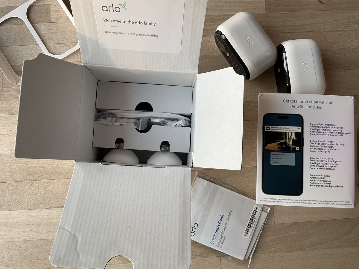 Arlo Sistemi d'allarme: Arlo Essential Outdoor Camera – Nuovo e nell'imballaggio originale da Goldach venduto da Goldach1 3