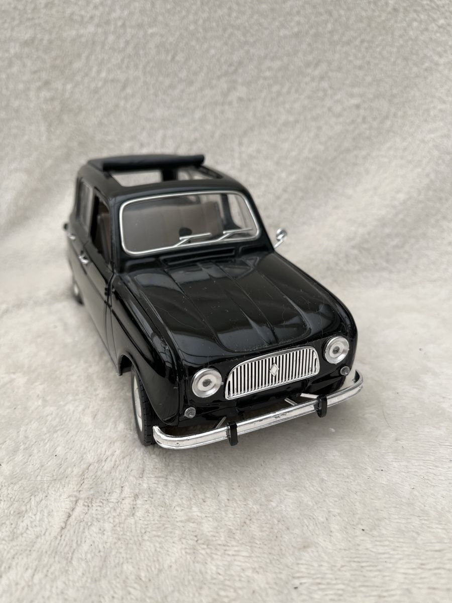 Renault Modellini d'auto: Renault 4l 1964 1/18 – Nuovo (secondo la descrizione) da Oberweningen venduto da mer_2yn9