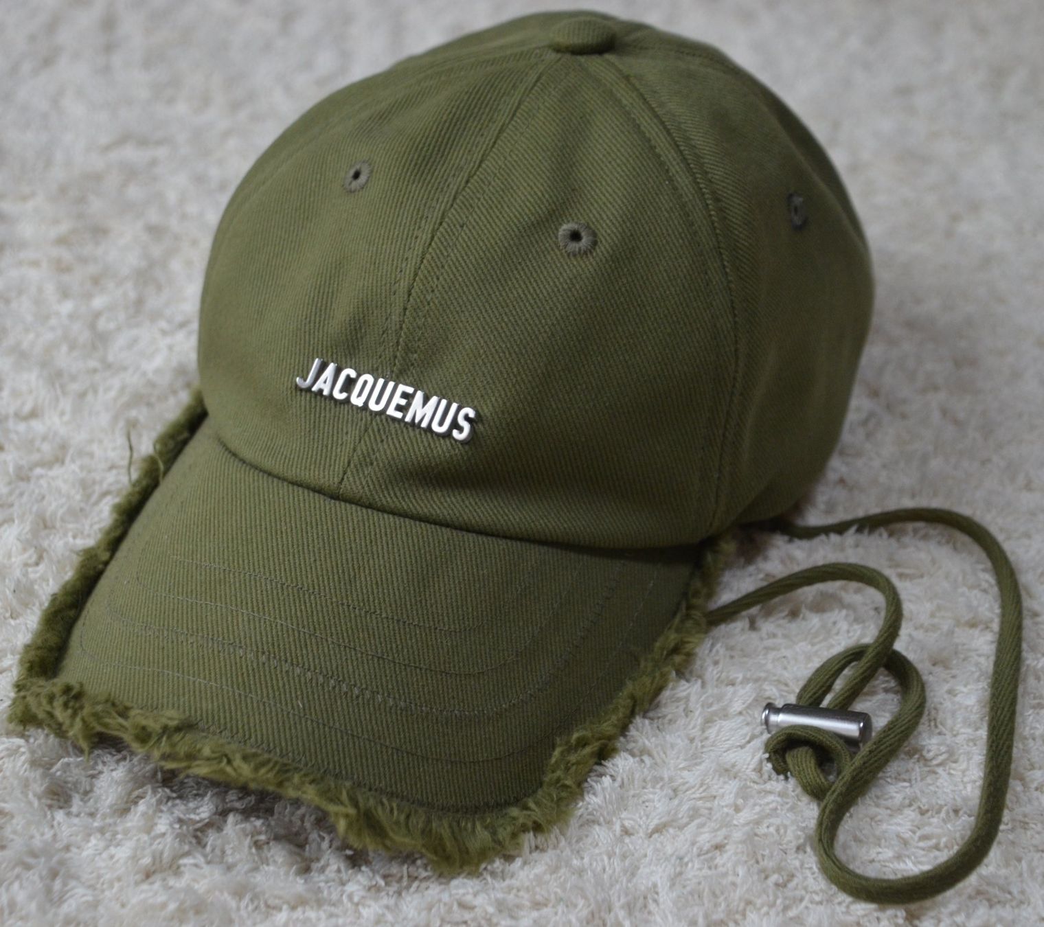 Jacquemus Copricapi, berretti & cappellini: Jacquemus Kappe /  Casquette – Usato da Collonges venduto da arashee