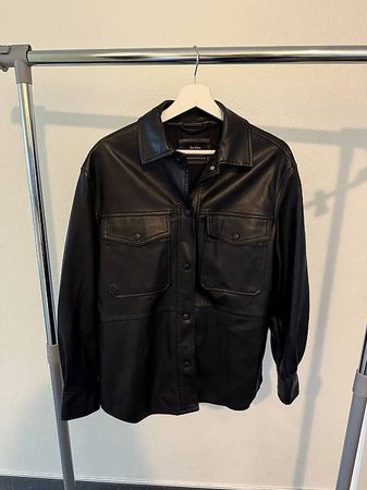 Bershka Hemdjacke in Lederoptik - Schwarz, Grösse XS
