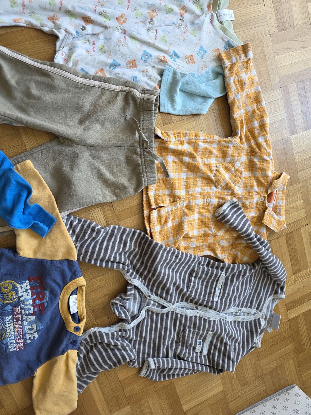 Lotti & Set di vestiti: baby jungen kleider set 74 – Usato da Schlieren venduto da pas_vy2f 3