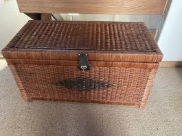 Rattan Truhe braun mit Verschluss, guter Zustand, 80 cm
