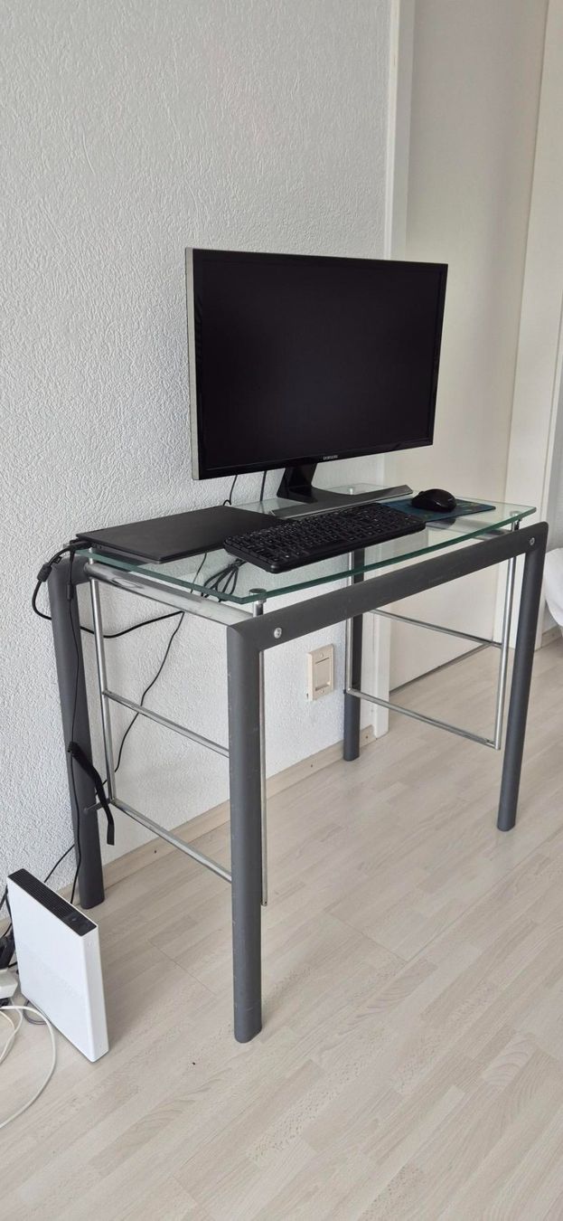 Mobili TV: Fernseh-/PC-Möbel Glas Metall gebraucht – Usato da Oekingen venduto da knechtd 1