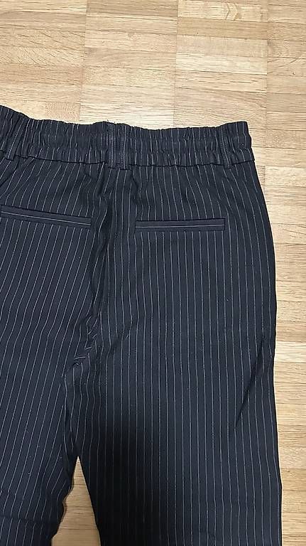 Pantalons: Stoffhose geschtreifft – D'occasion à Thun par SelinaW1995 4