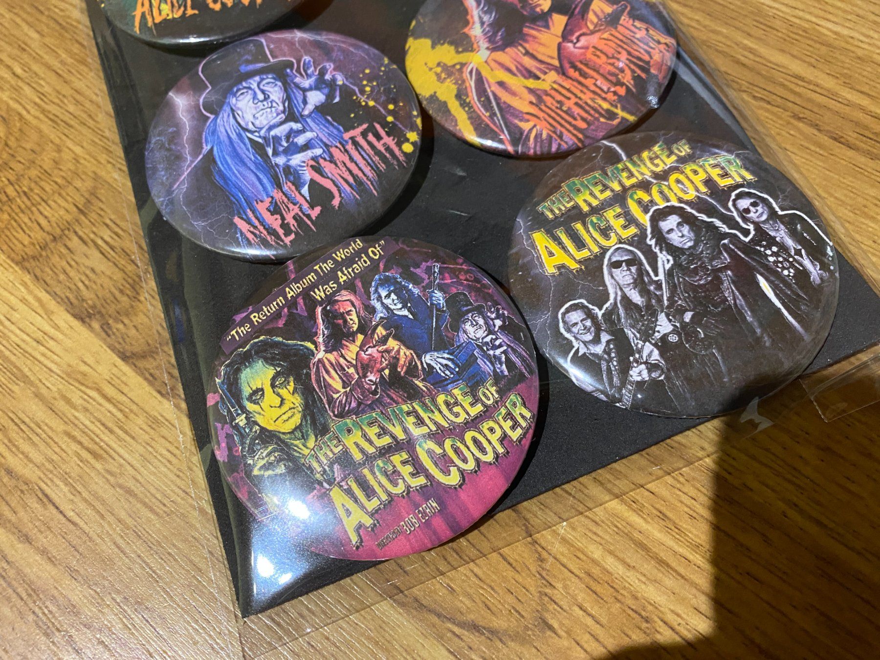 Placchette & Badge: A.Cooper Ansteck Badges – Nuovo e nell'imballaggio originale da Basel venduto da VinylLover68 2