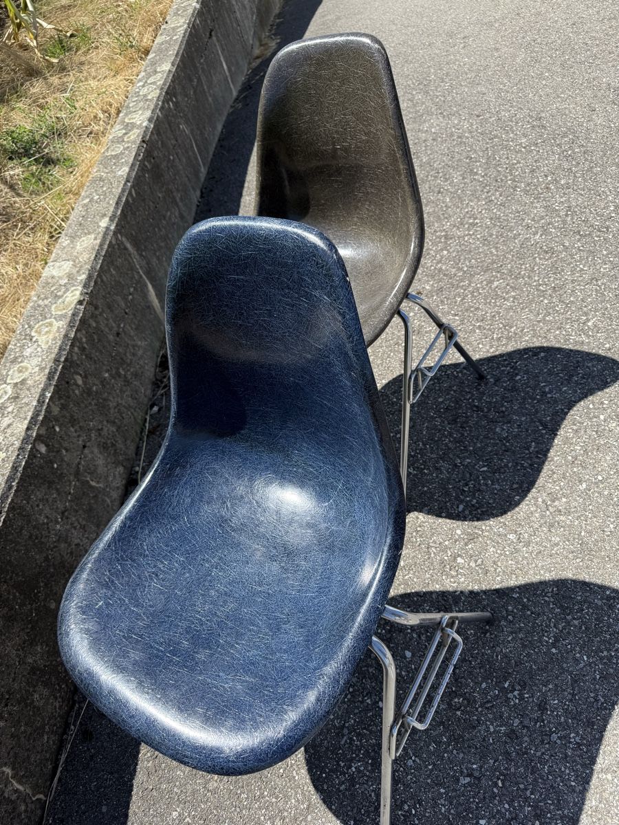 Herman Miller Stühle: 2 Eames ancienne production 1 navy blue et 1 elephant grey – Gebraucht aus Fribourg von dz82 3