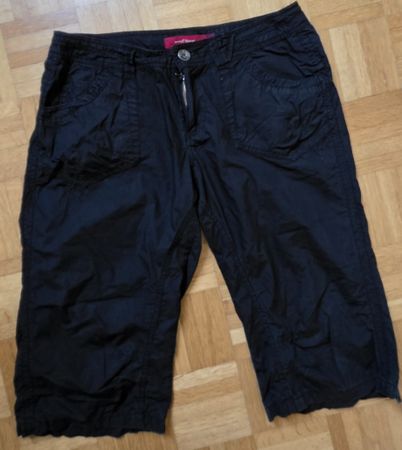 Pantalon court/ short noir Taille 40