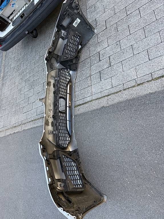 Tutti pezzi di ricambio auto: BMW M5 F90 Stossstange vorne – Usato da Luzern venduto da mar_z8hb 2