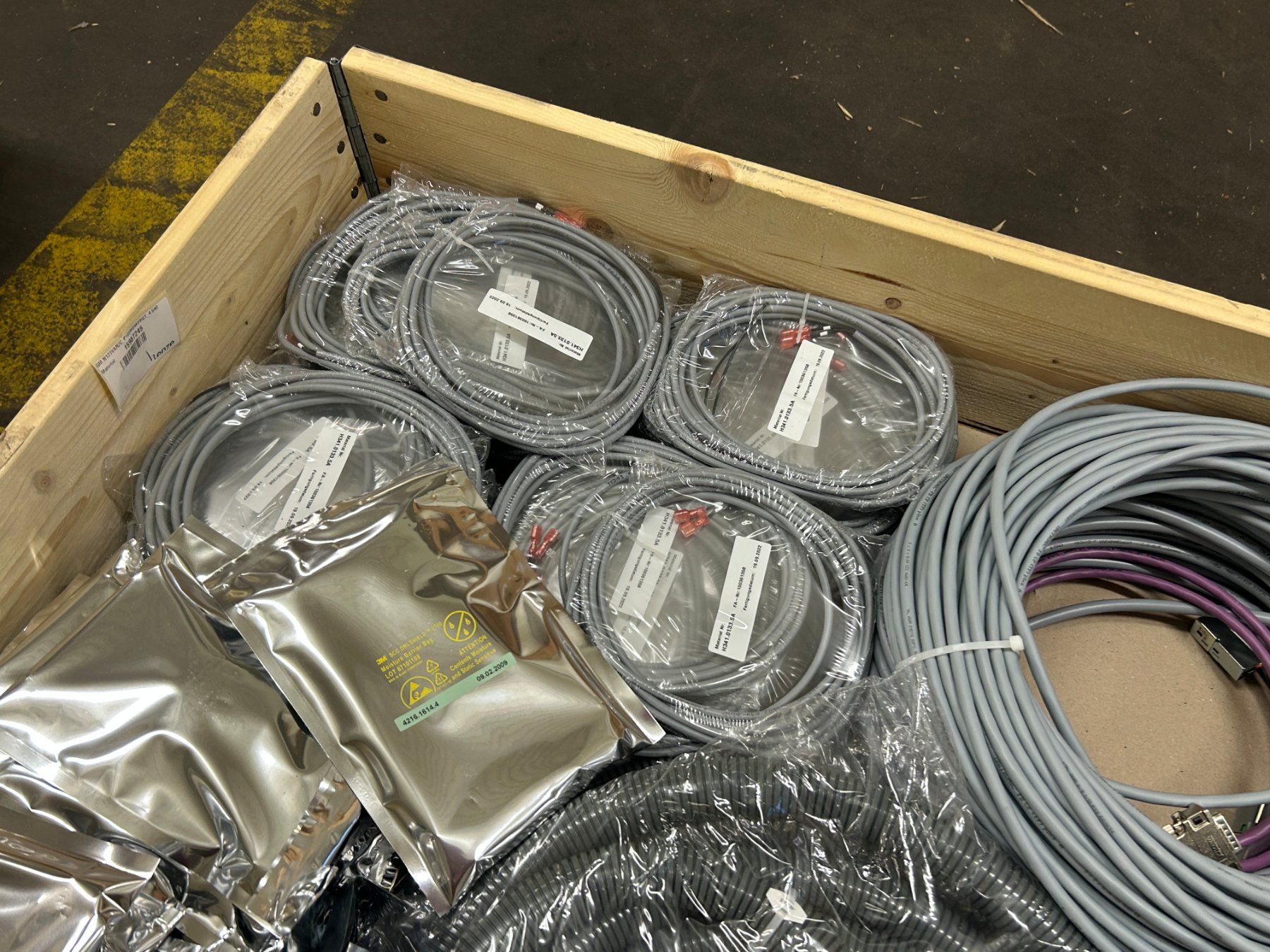Cavi: Kabel und anderes Material – Nuovo (secondo la descrizione) da Zofingen venduto da Maschinenfabrik 1
