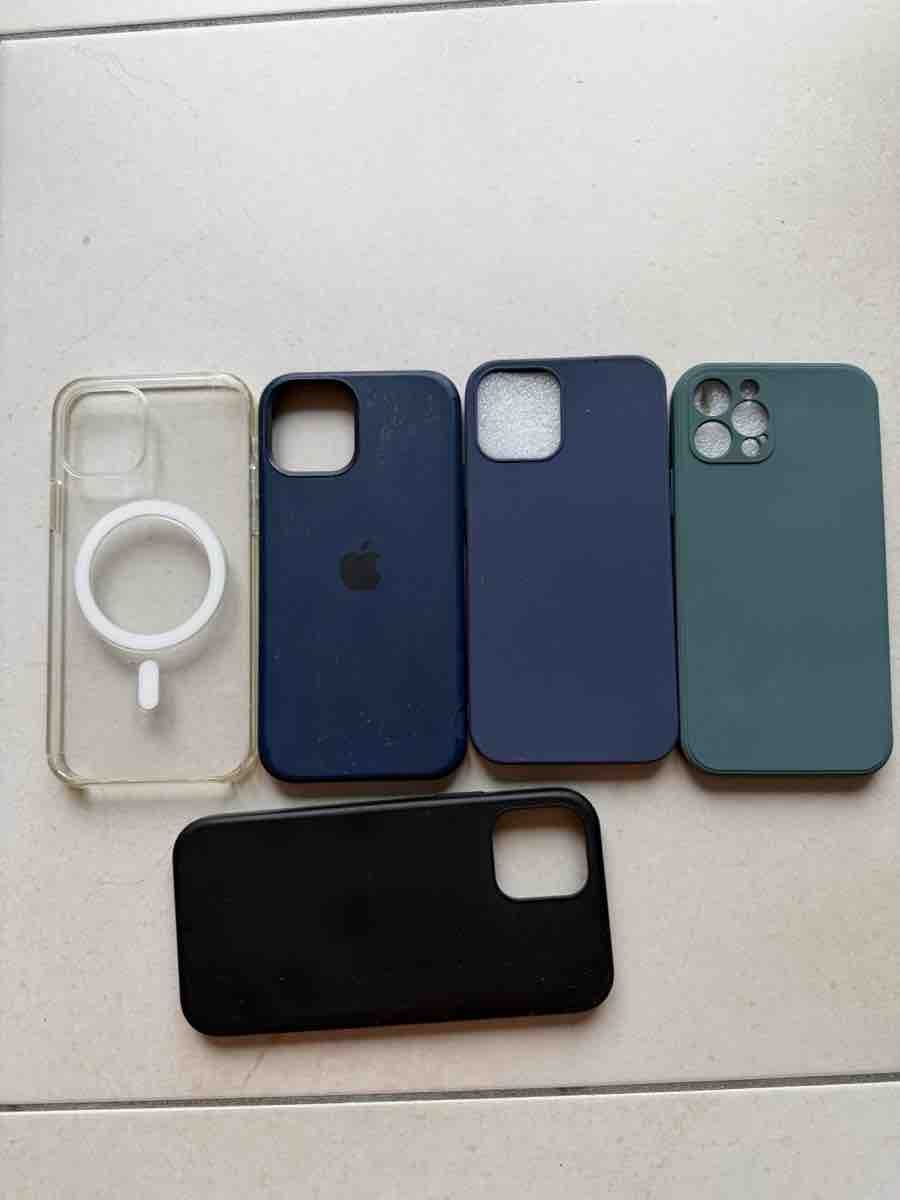 Apple Coques & Protection écran: Ensemble de 5 coques pour iPhone, occasion – D'occasion à Treyvaux par Jujud