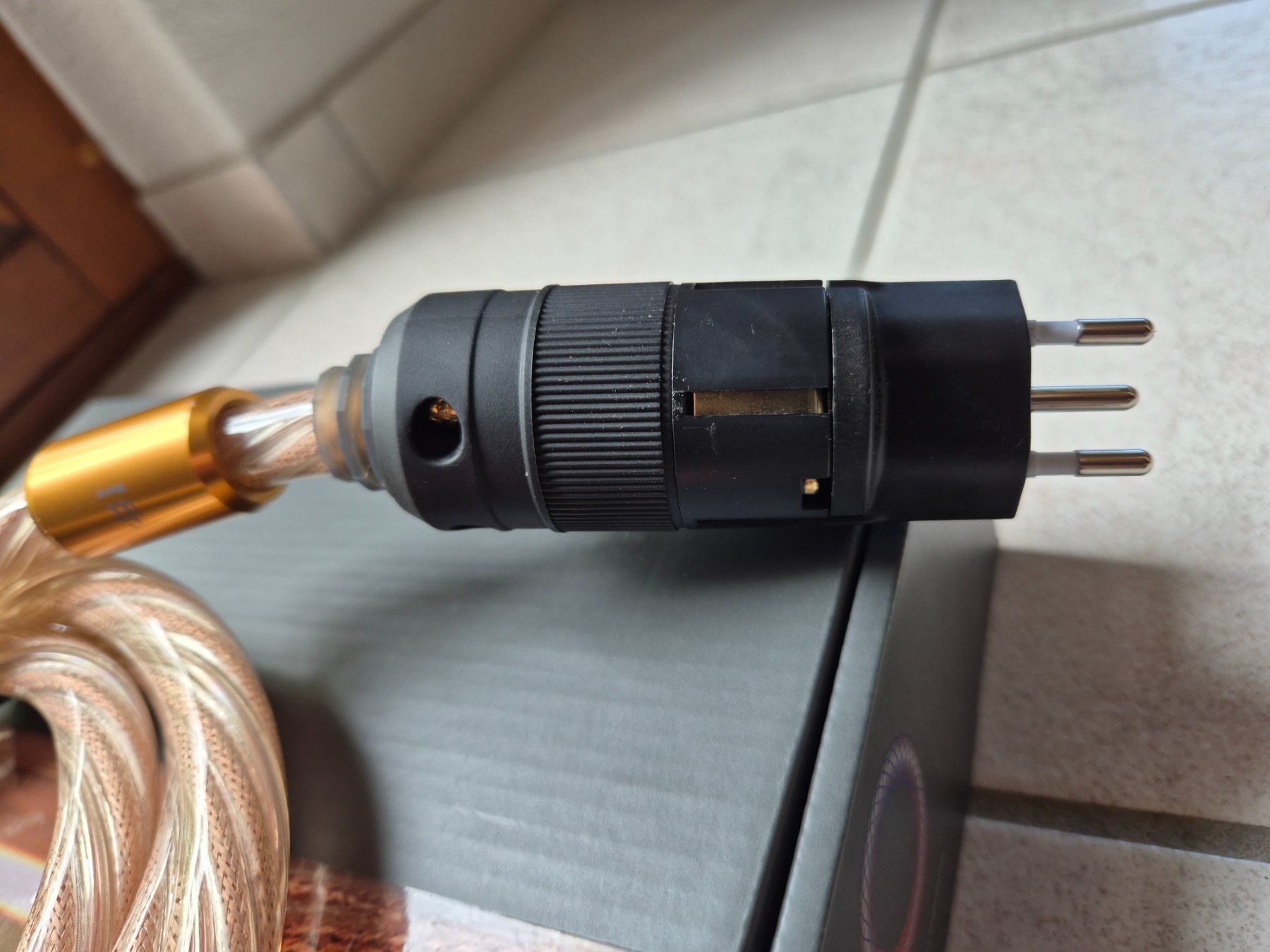 Cavi: iFi SilentPower Nova Audiophiles Stromkabel mit CH-Stecker – Usato da Beringen venduto da 2015ursh 1