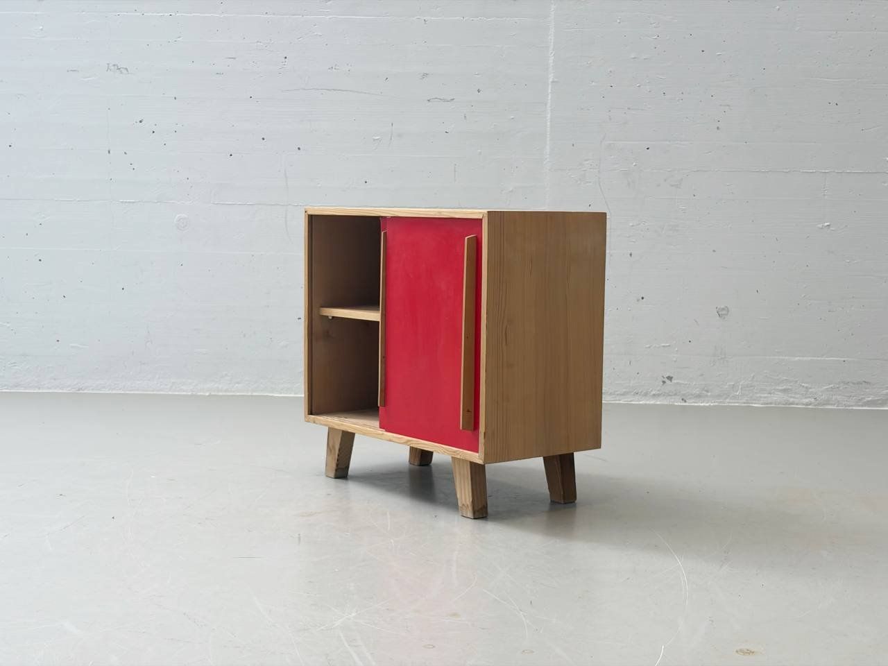 Cassettiere: Stella Möbel Kommode mit roten Schiebetüren, 1990er – Usato da Zürich venduto da LeMoege 3
