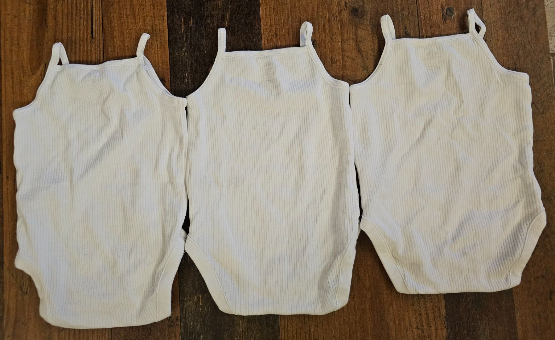 Next Kleiderpakete & -sets: Bodys ärmellos Gr. 74 – Gebraucht aus Engi von kat_7zfx 1