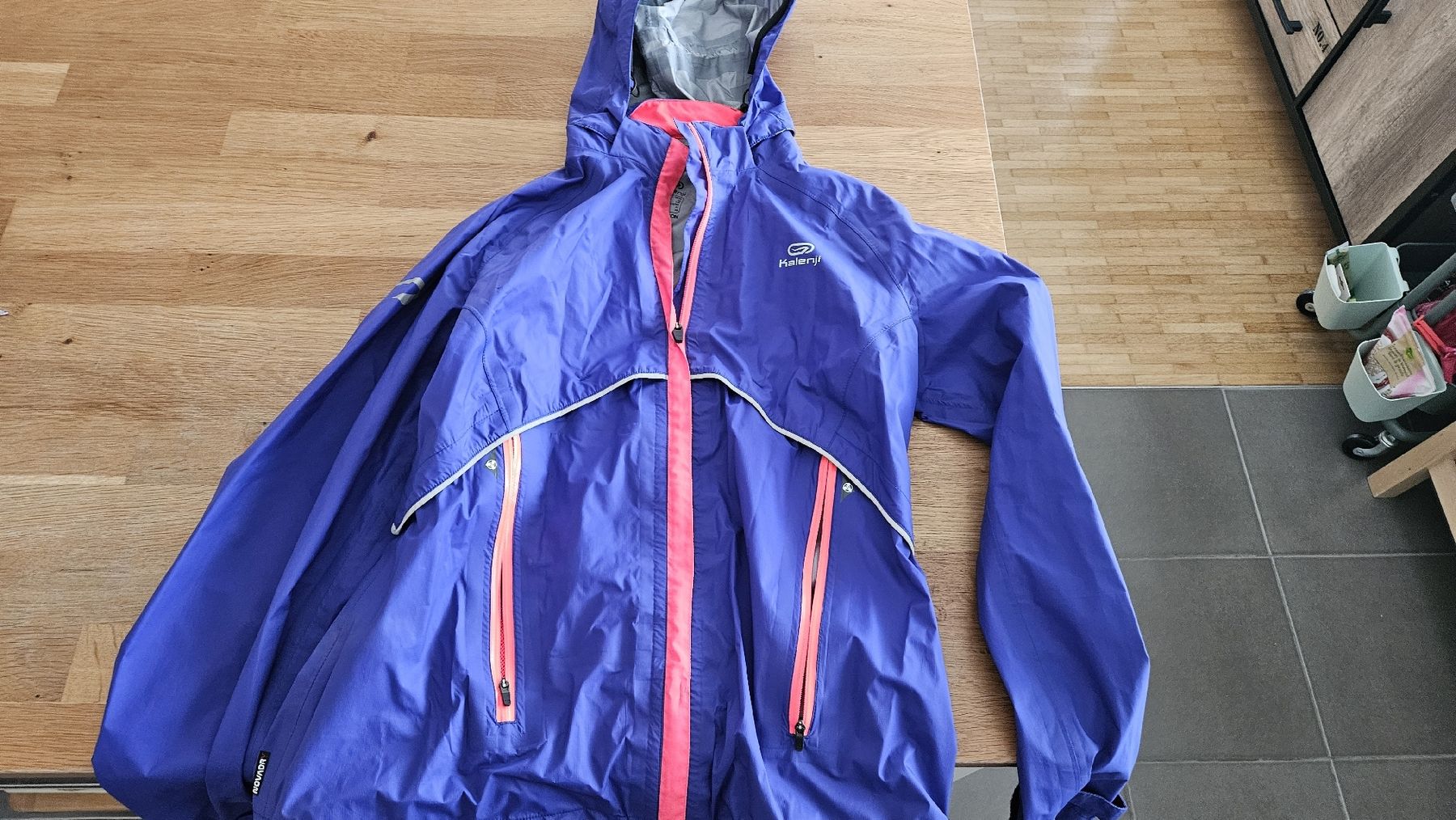 Decathlon Vestes: K-Way Kalenji – D'occasion à Vevey par Macca
