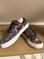 Stefan Janoski x Nike in bunt / schwarz